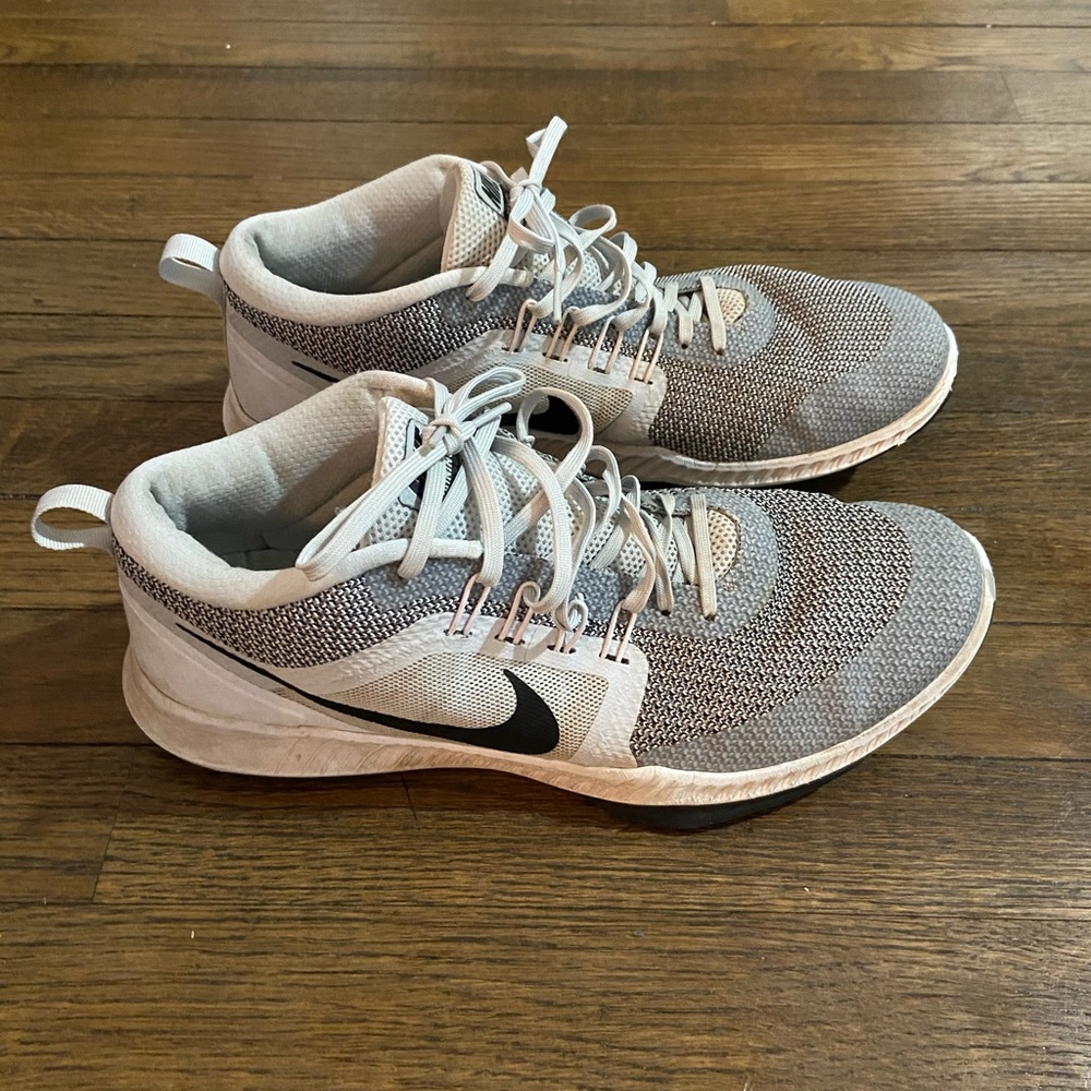 Nike Men’s Training Sneakers Size 11
